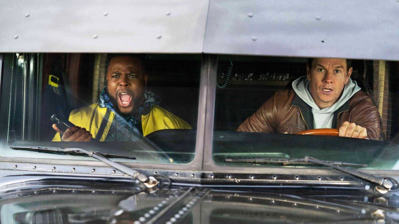 Winston Duke and Mark Wahlberg in "Spenser Confidential." © Netflix.