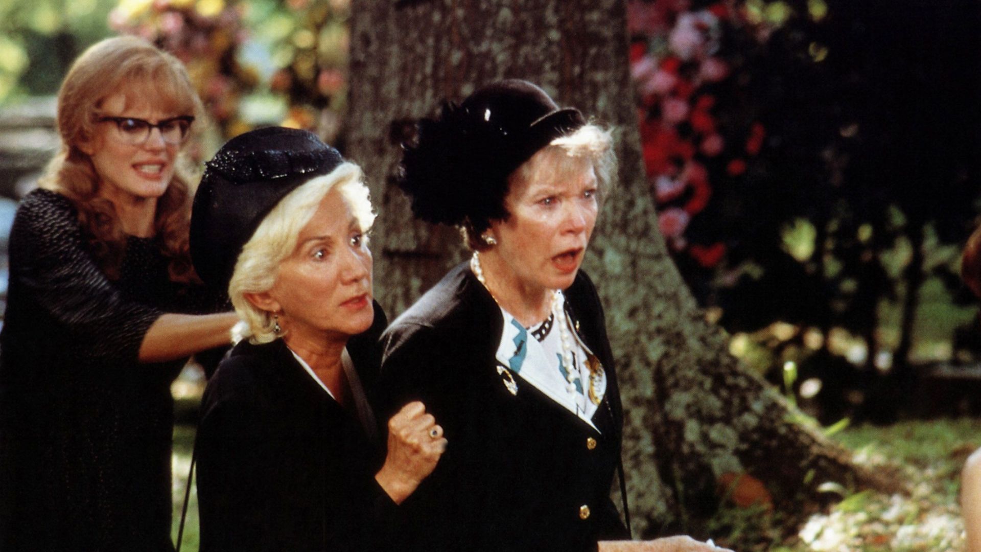 STEEL MAGNOLIAS, from left: Daryl Hannah, Olympia Dukakis, Shirley MacLaine, 1989.