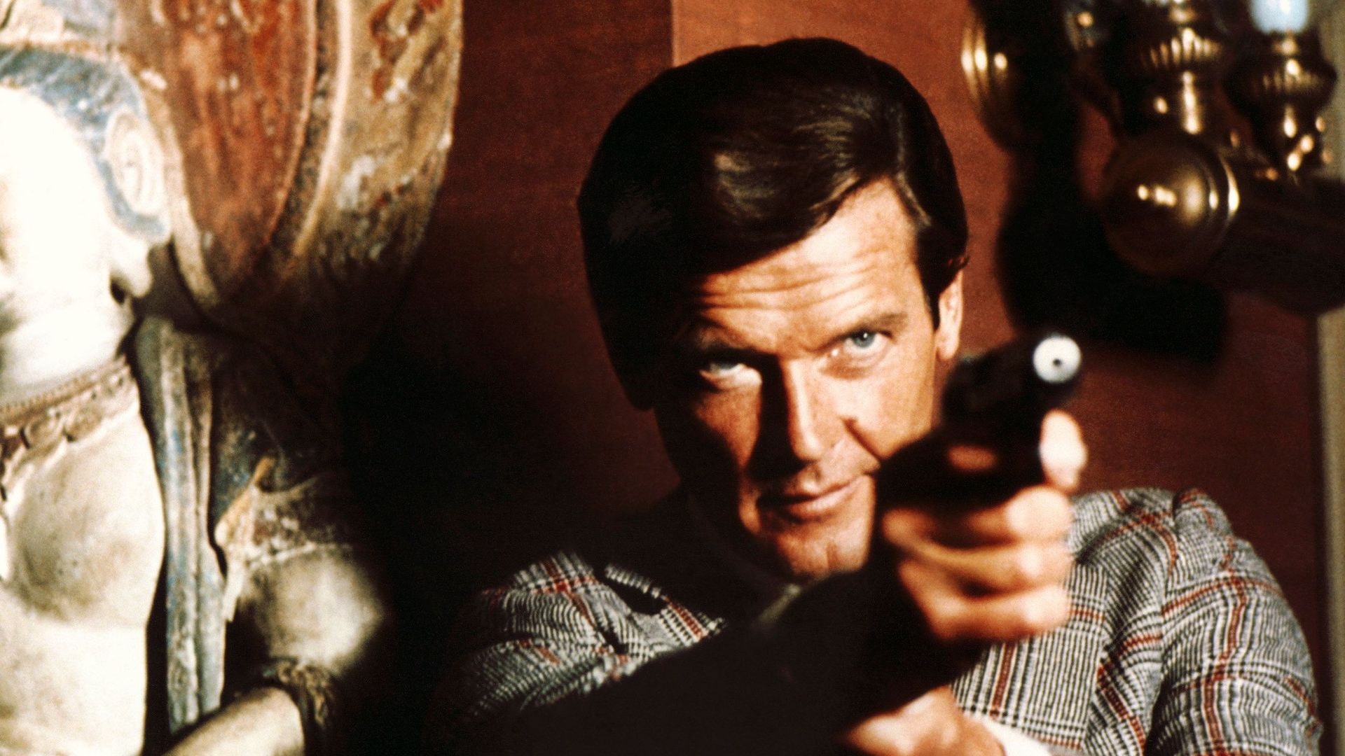 Roger Moore The Man with the Golden Gun